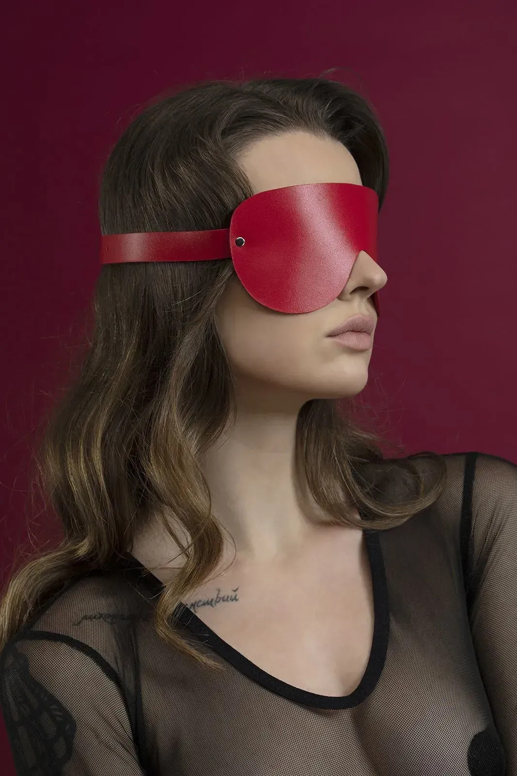 фото Маска на очі Feral Feelings - Blindfold Mask, натуральна шкіра, червона